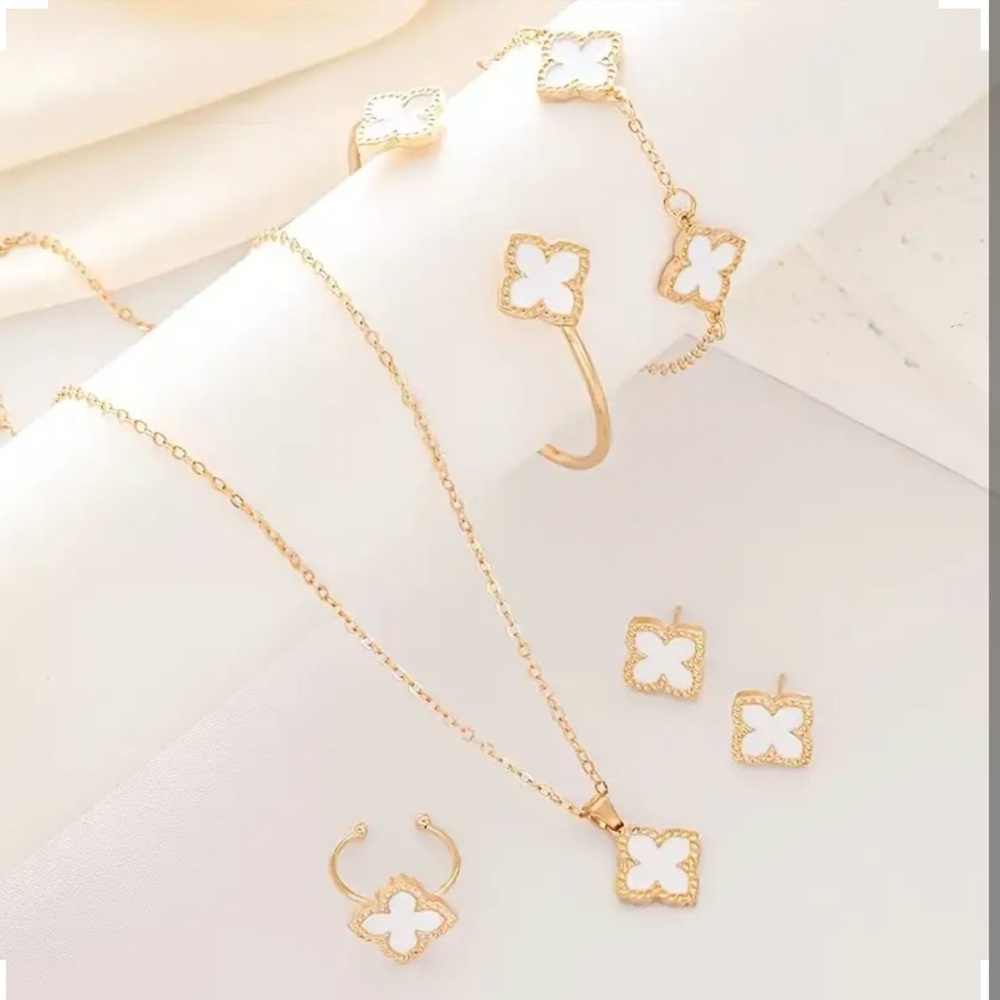 Gold and White Clover Pendant Jewelry Set - Women